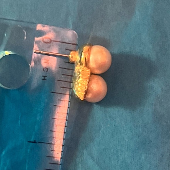 Vintage gold tone pearl and simulated diamond earrings - Picture 2 of 2